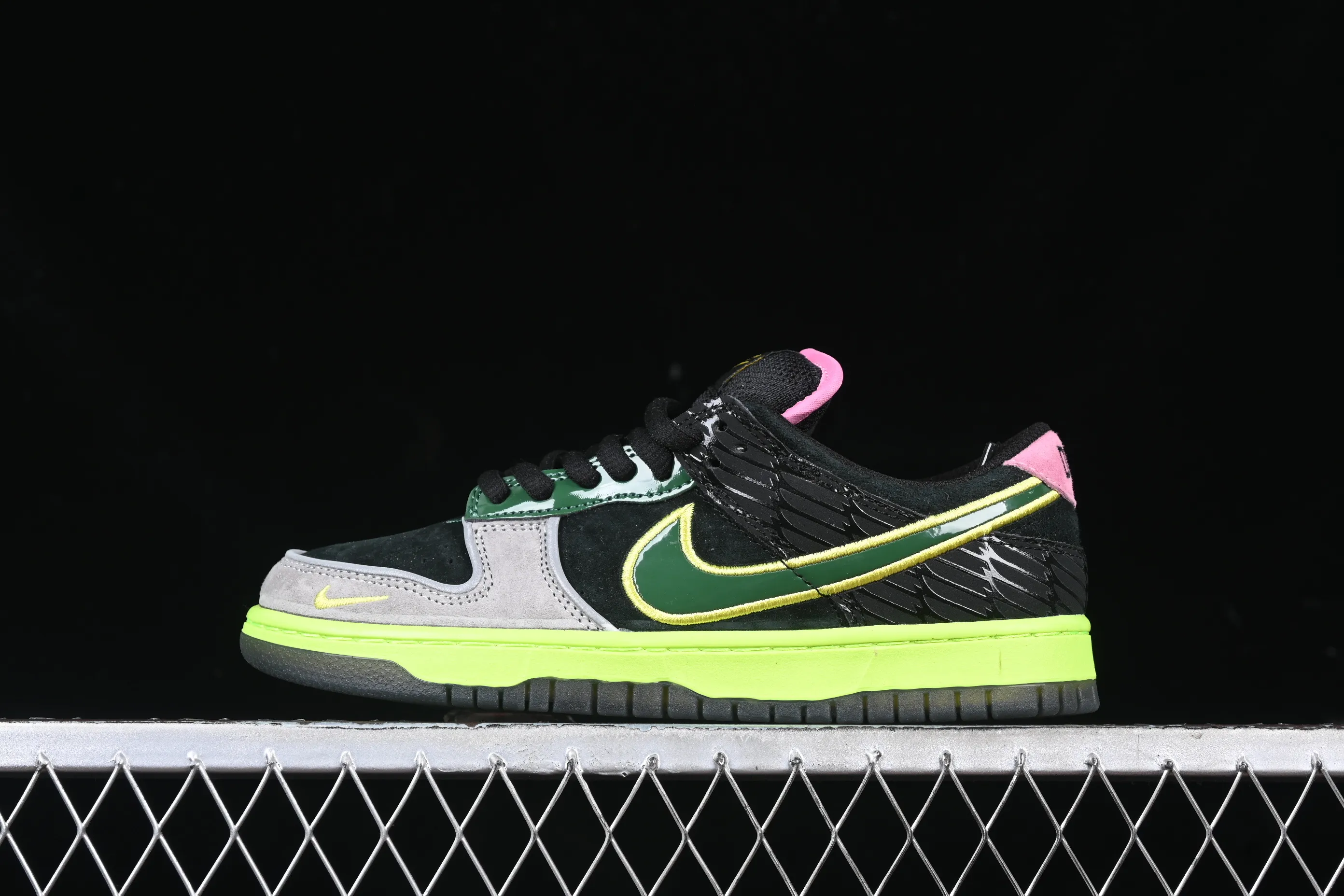 All categories Nk SB Dunk series Nk SB Dunk Low low-top sneakers Nk Dunk Low "What The Ducks" Oregon State Football Ducks low-top cultural casual sneakers HV1454-001